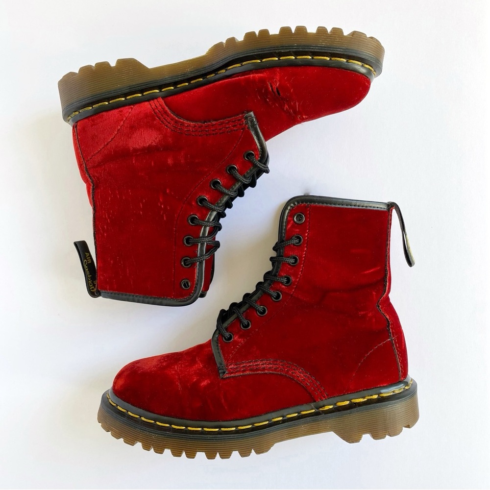 VINTAGE DR. MARTENS RED VELVET ORIGINAL 1460 ANKLE BOOTS - Picture 5 of 13